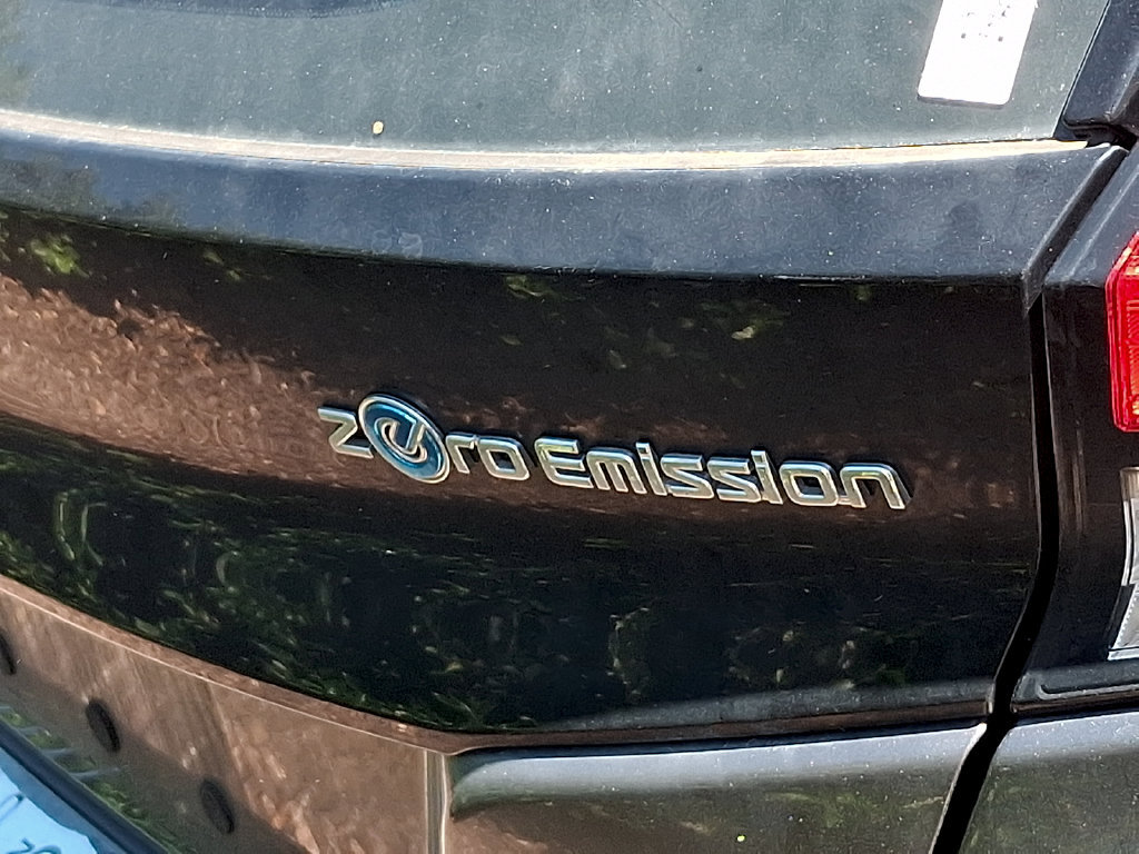 Used 2019 Nissan Leaf SV w/ Protection Package FWD image 9