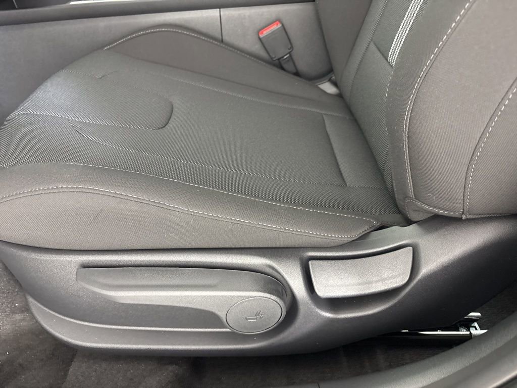 New 2026 Hyundai Elantra SE FWD image 16