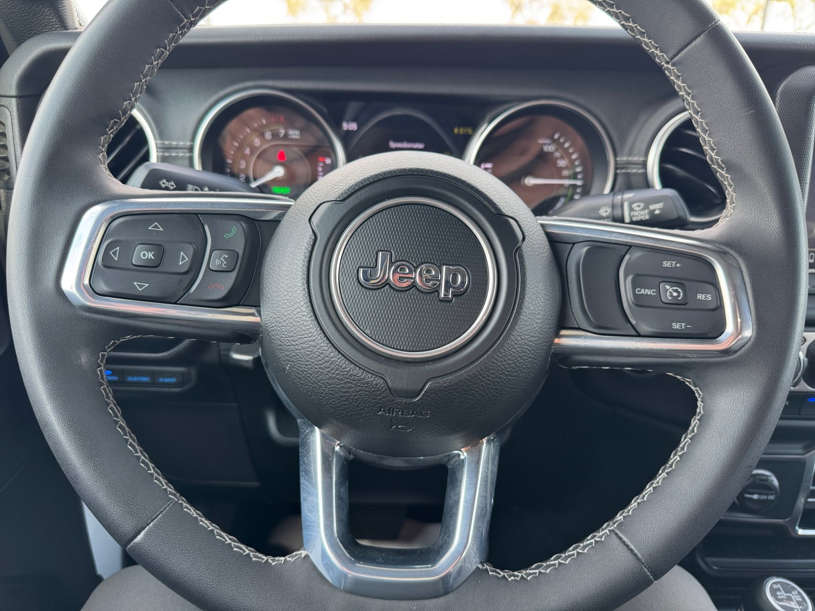 Used 2023 Jeep Wrangler Unlimited Sahara AWD/4WD image 9