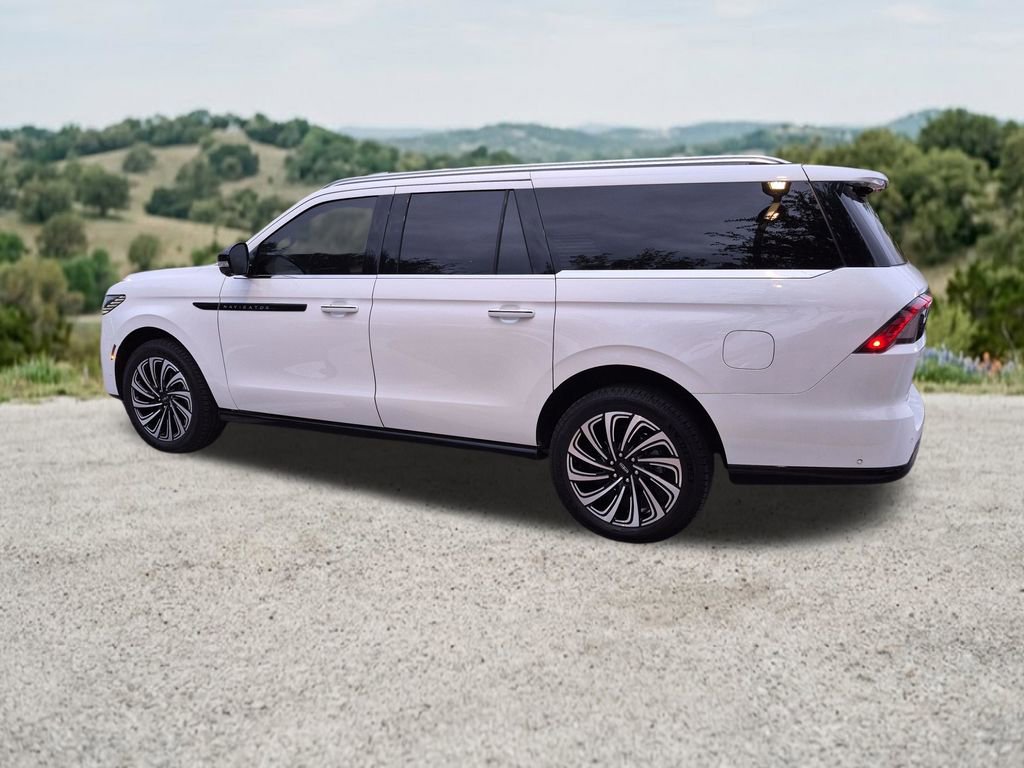 Used 2025 Lincoln Navigator L Black Label AWD/4WD image 7