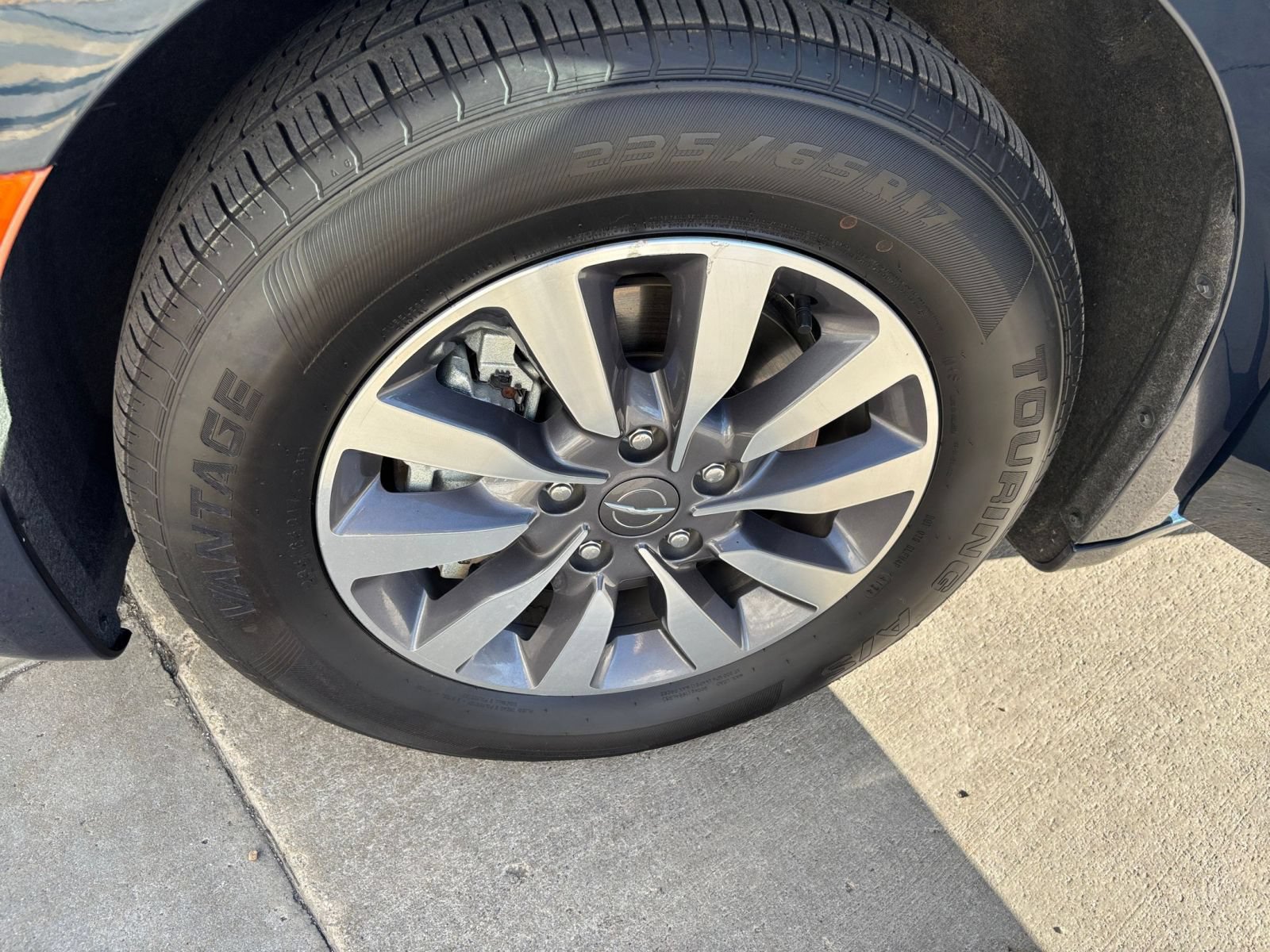 Used 2023 Chrysler Pacifica Touring-L FWD image 34