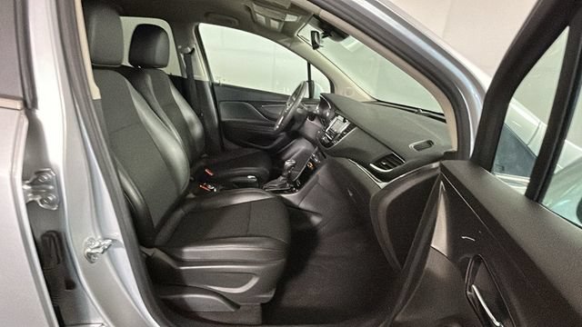 Used 2022 Buick Encore Preferred w/ Safety Package AWD/4WD image 30