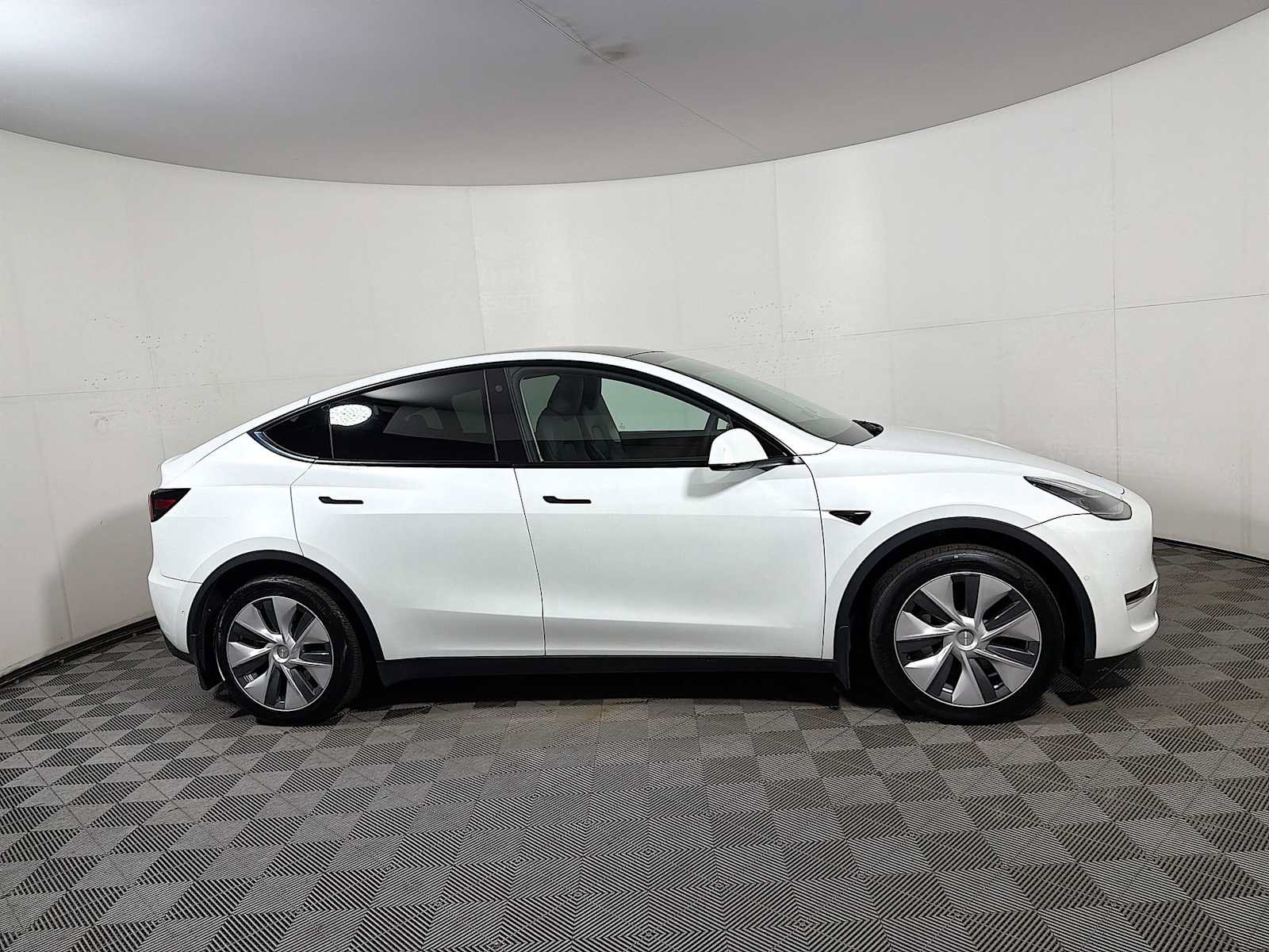 Used 2022 Tesla Model Y Long Range AWD/4WD image 7