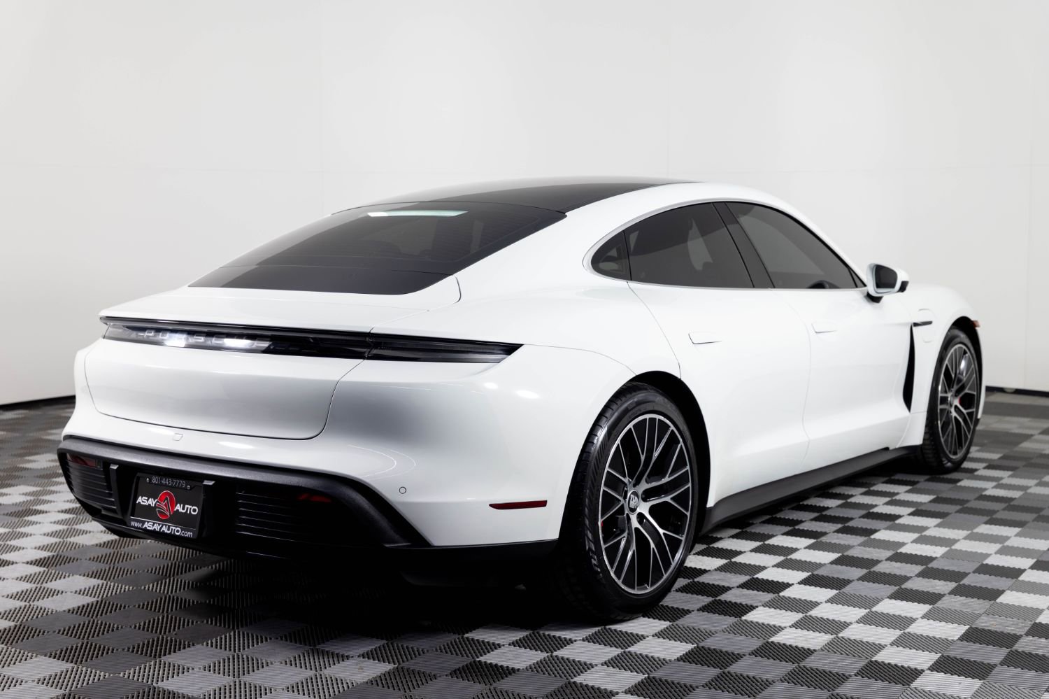 Used 2021 Porsche Taycan 4S image 7