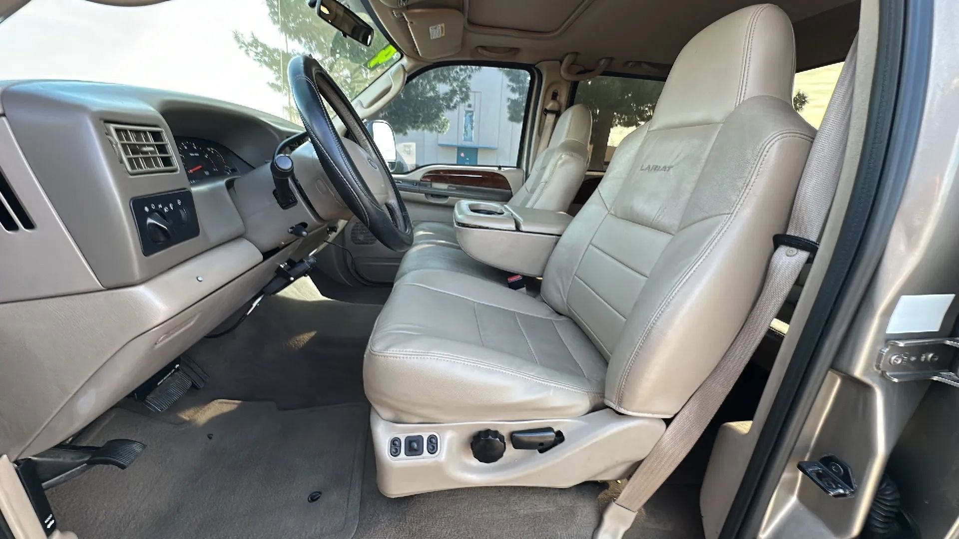 Used 2004 Ford F350 Lariat AWD/4WD image 11