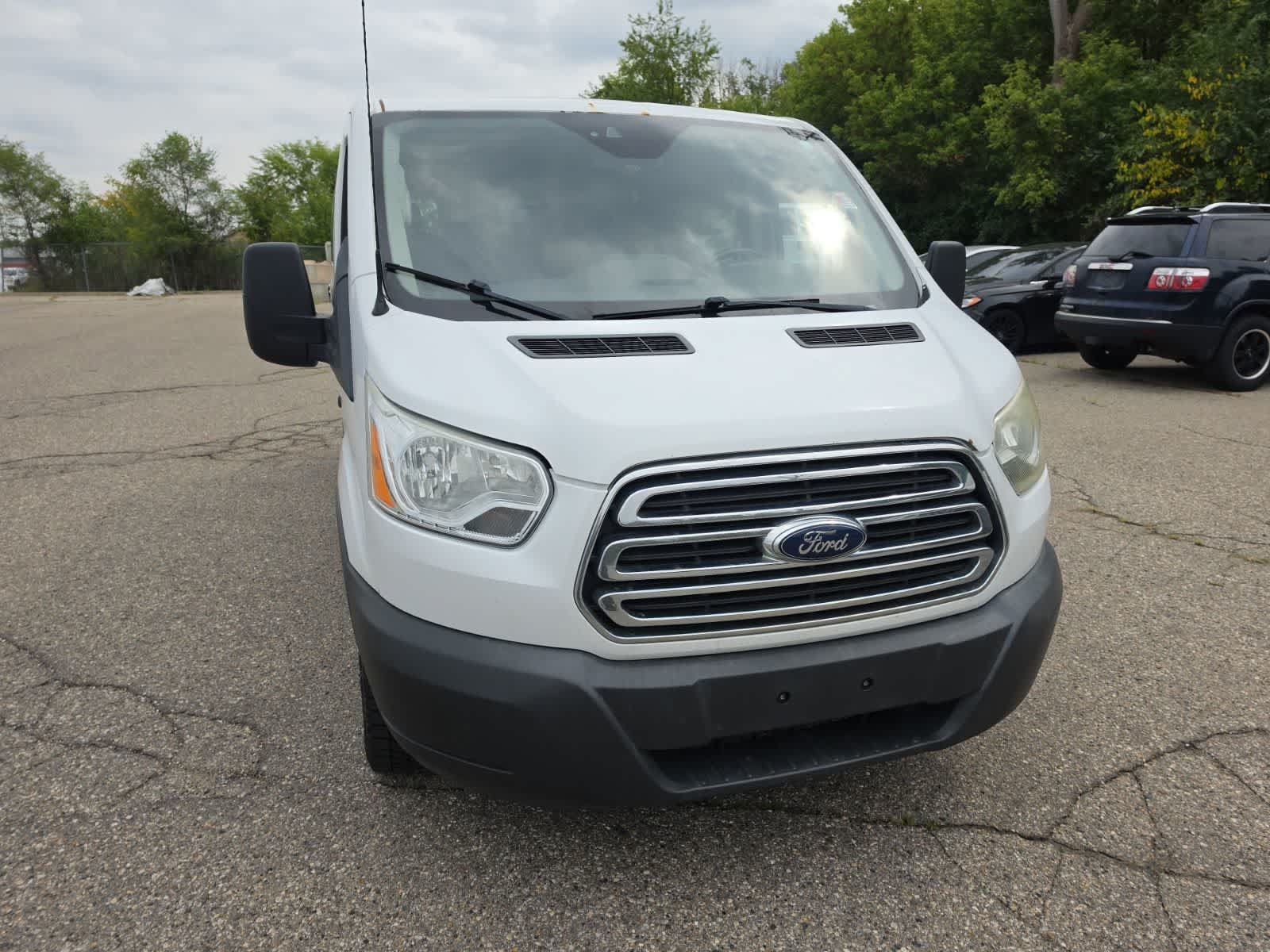 Used 2016 Ford Transit 150 XLT RWD image 3