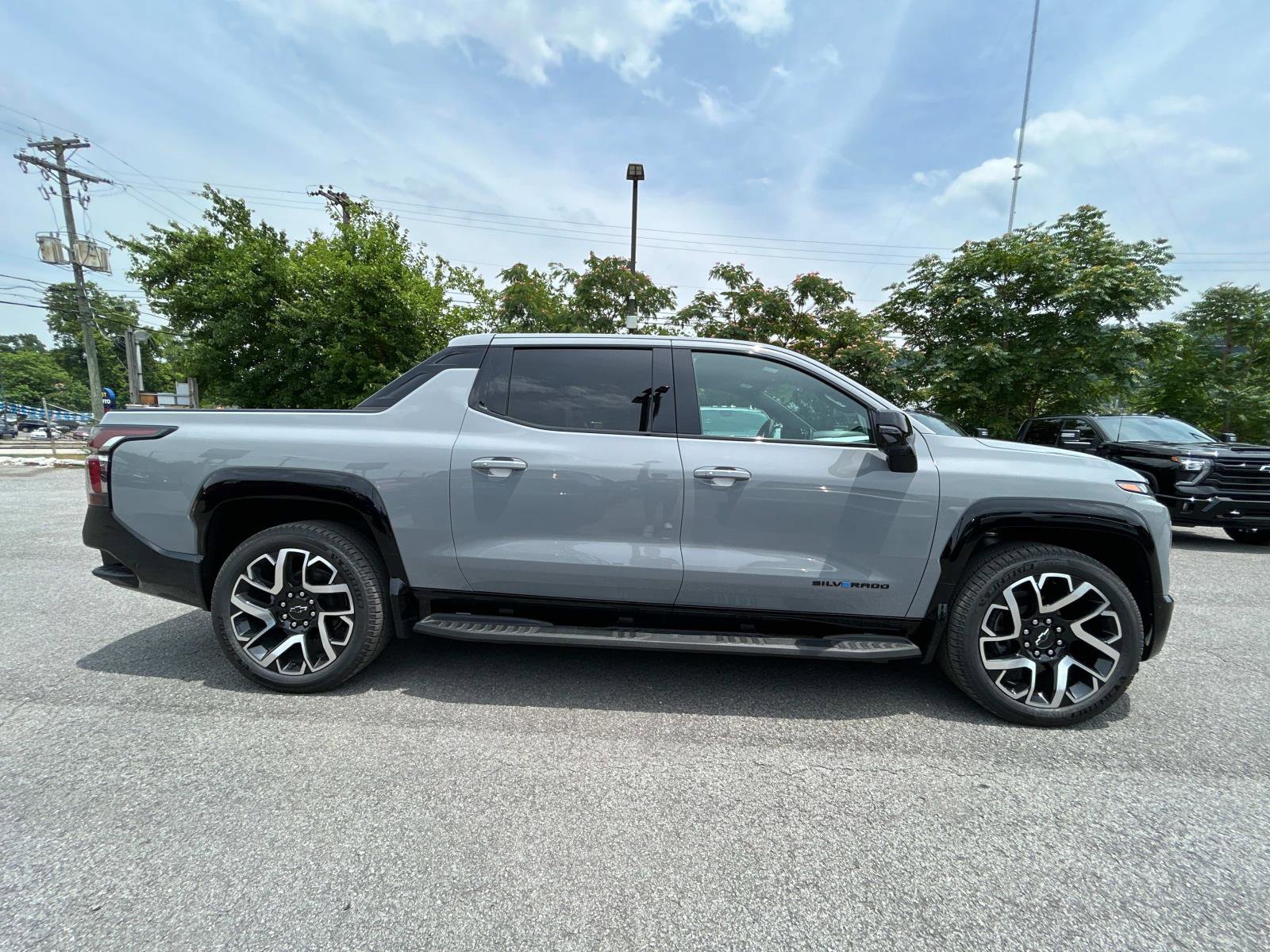 New 2025 Chevrolet Silverado EV RST image 2