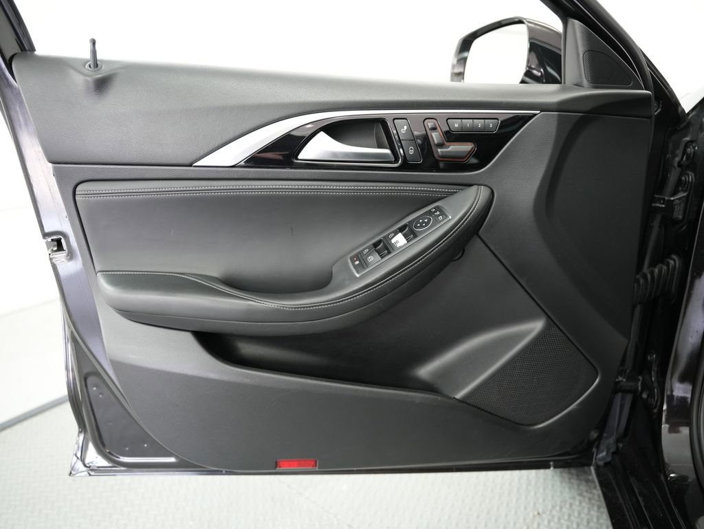 Used 2019 INFINITI QX30 w/ Navigation Package image 38