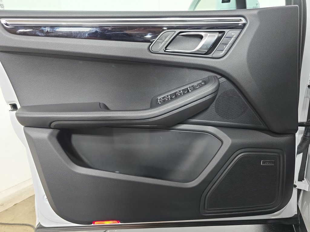 Certified 2026 Porsche Macan S AWD/4WD image 22
