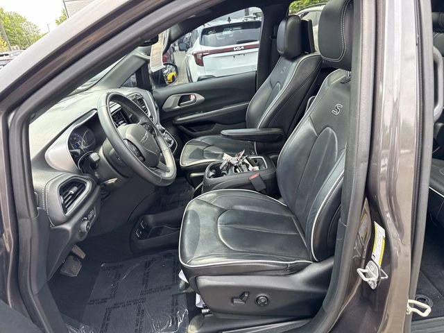 Used 2018 Chrysler Pacifica Limited w/ Advanced Safetytec Group FWD image 14