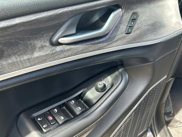 Used 2022 Jeep Grand Cherokee L Limited image 22