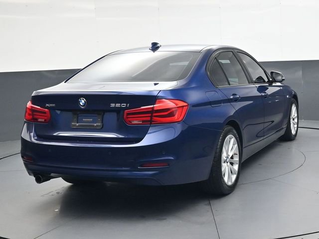Used 2017 BMW 320i xDrive Sedan image 4