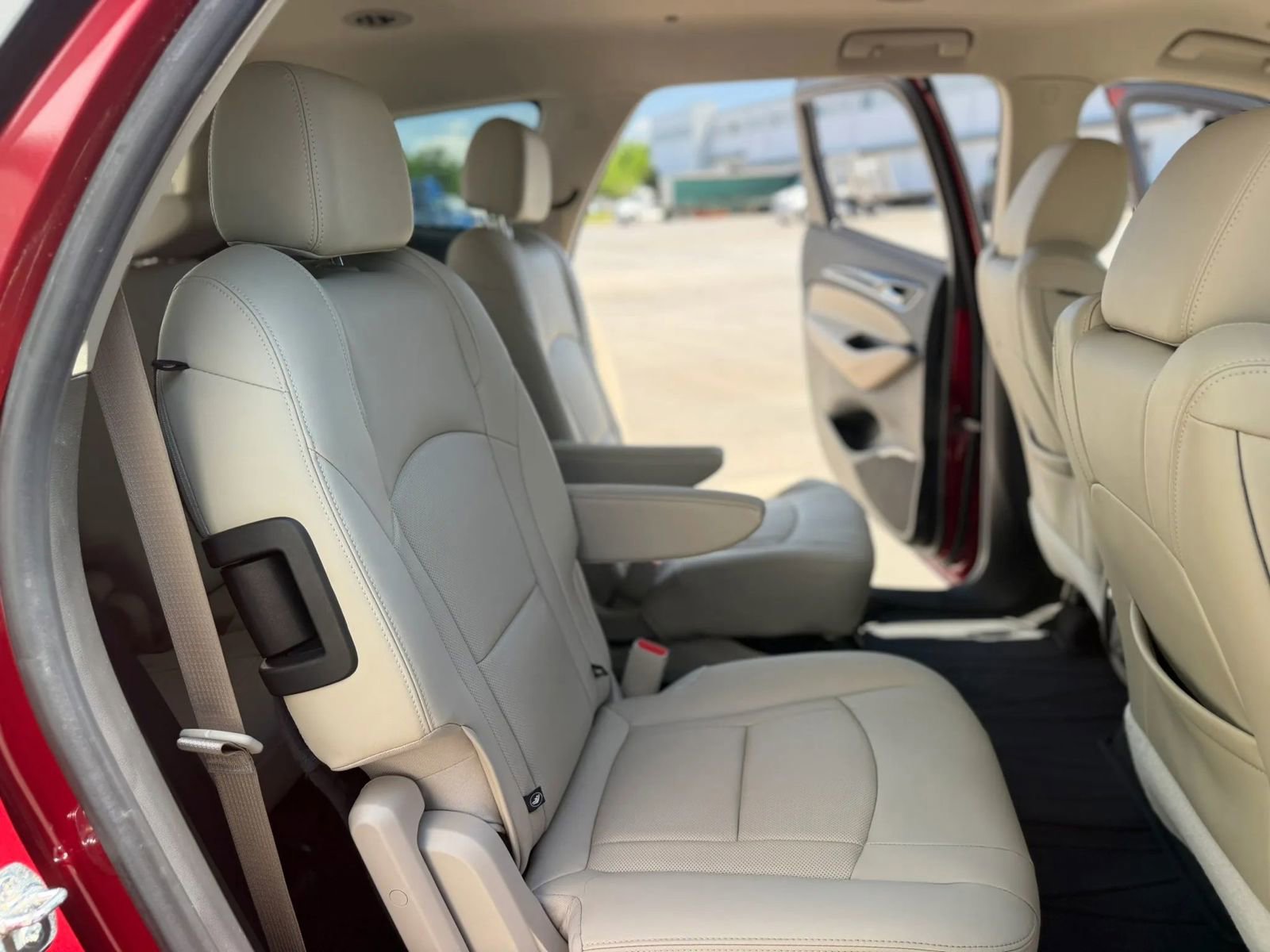 Used 2020 Buick Enclave Essence w/ Sound and Sites Package FWD image 23