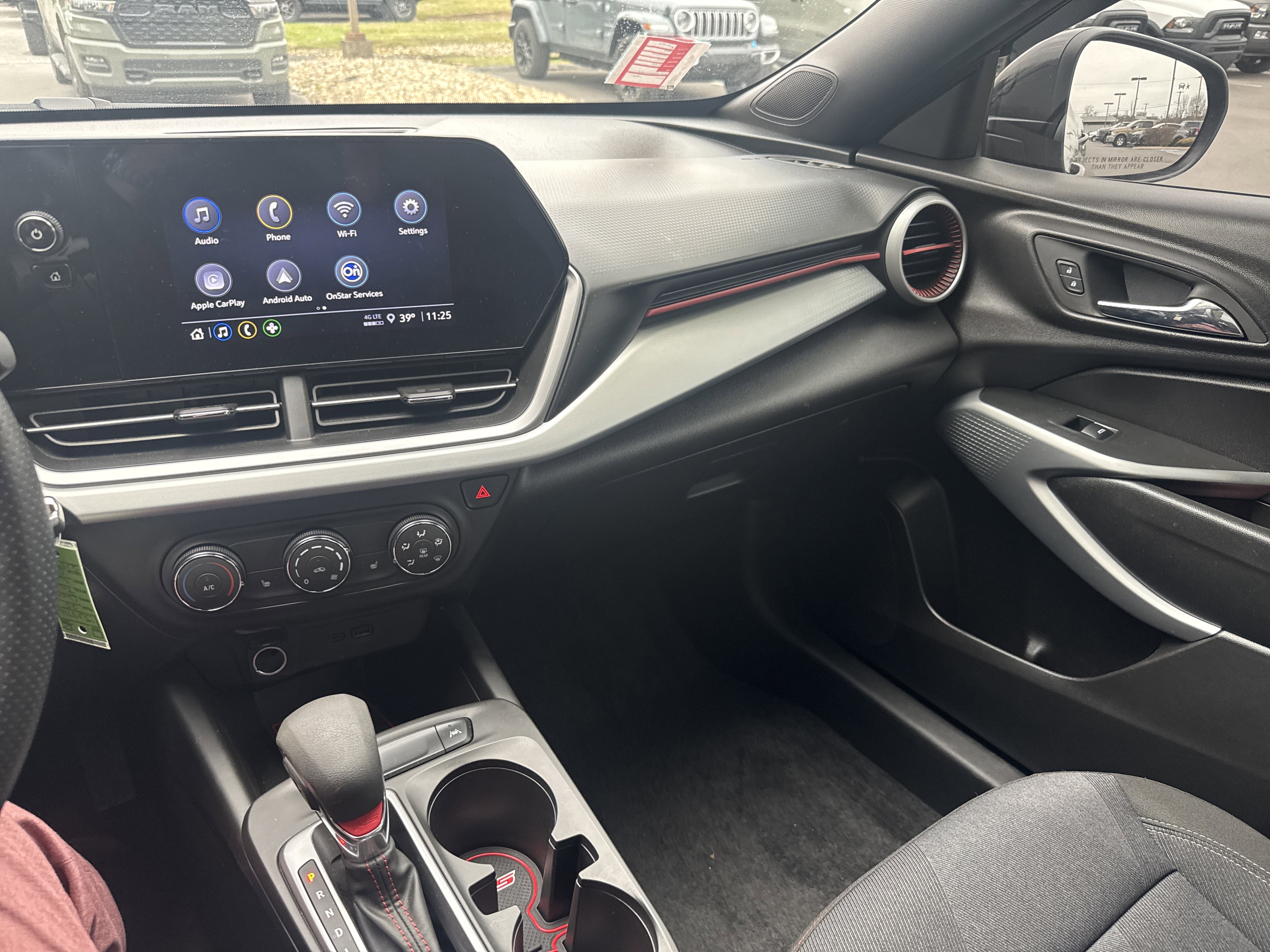 Used 2025 Chevrolet Trax RS w/ Driver Confidence Package FWD image 22