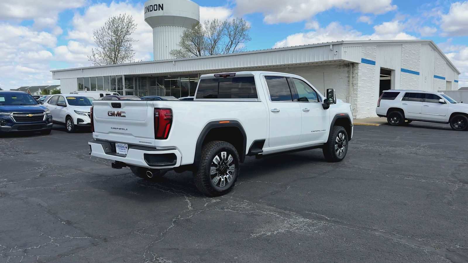 New 2026 GMC Sierra 2500 Denali w/ Denali Reserve Package AWD/4WD image 8