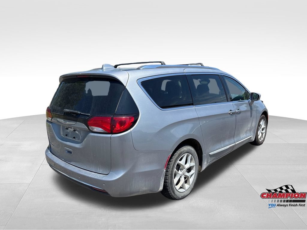 Used 2017 Chrysler Pacifica Touring-L Plus FWD image 5