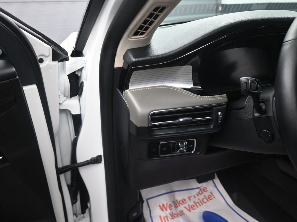 Used 2024 Lincoln Corsair FWD w/ Equipment Group 101A image 5