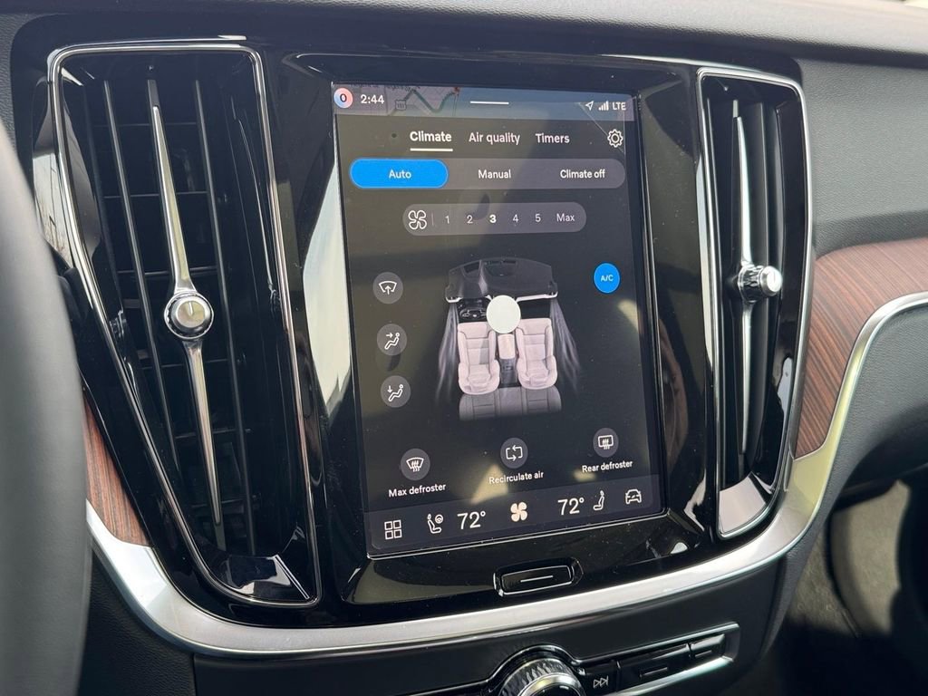 New 2026 Volvo V60 B5 Cross Country Plus w/ Climate Package image 18