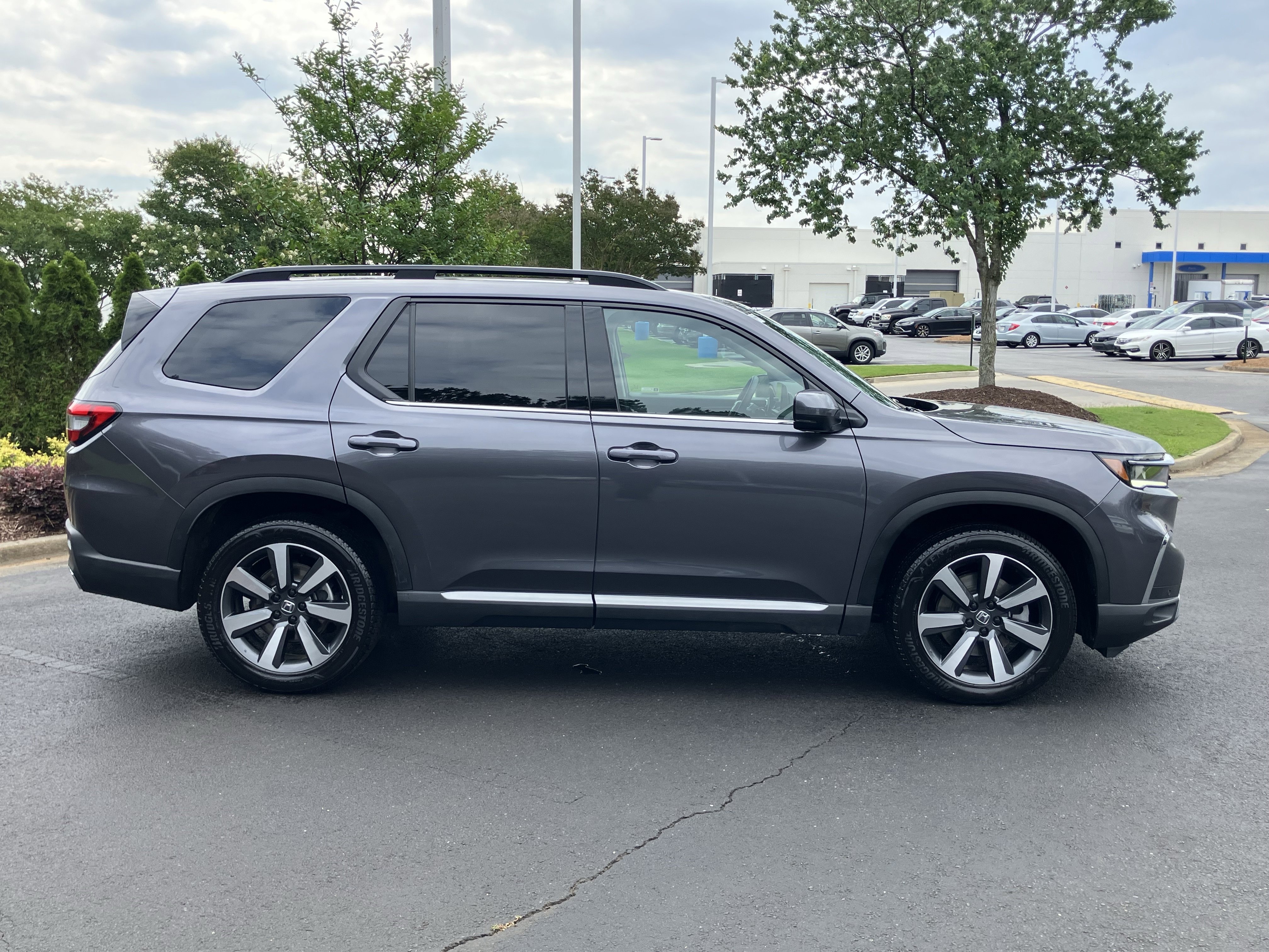 Used 2025 Honda Pilot Touring image 11