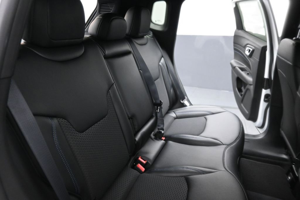 New 2026 Jeep Compass Latitude AWD/4WD image 20