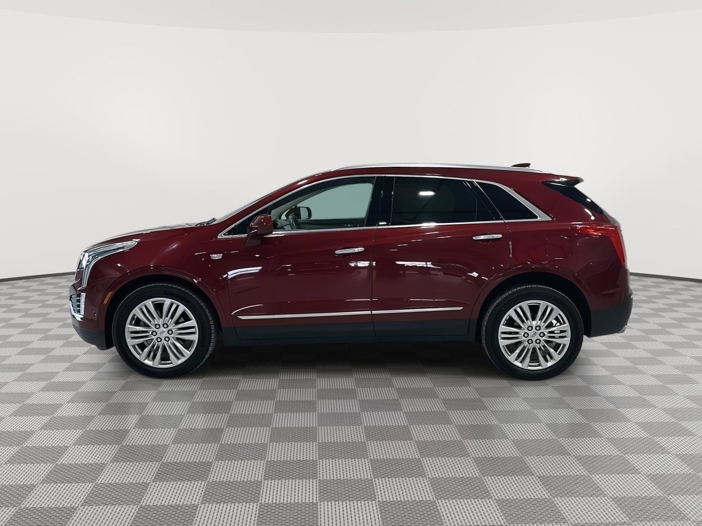 Used 2018 Cadillac XT5 Premium Luxury w/ Driver Assist Package image 2