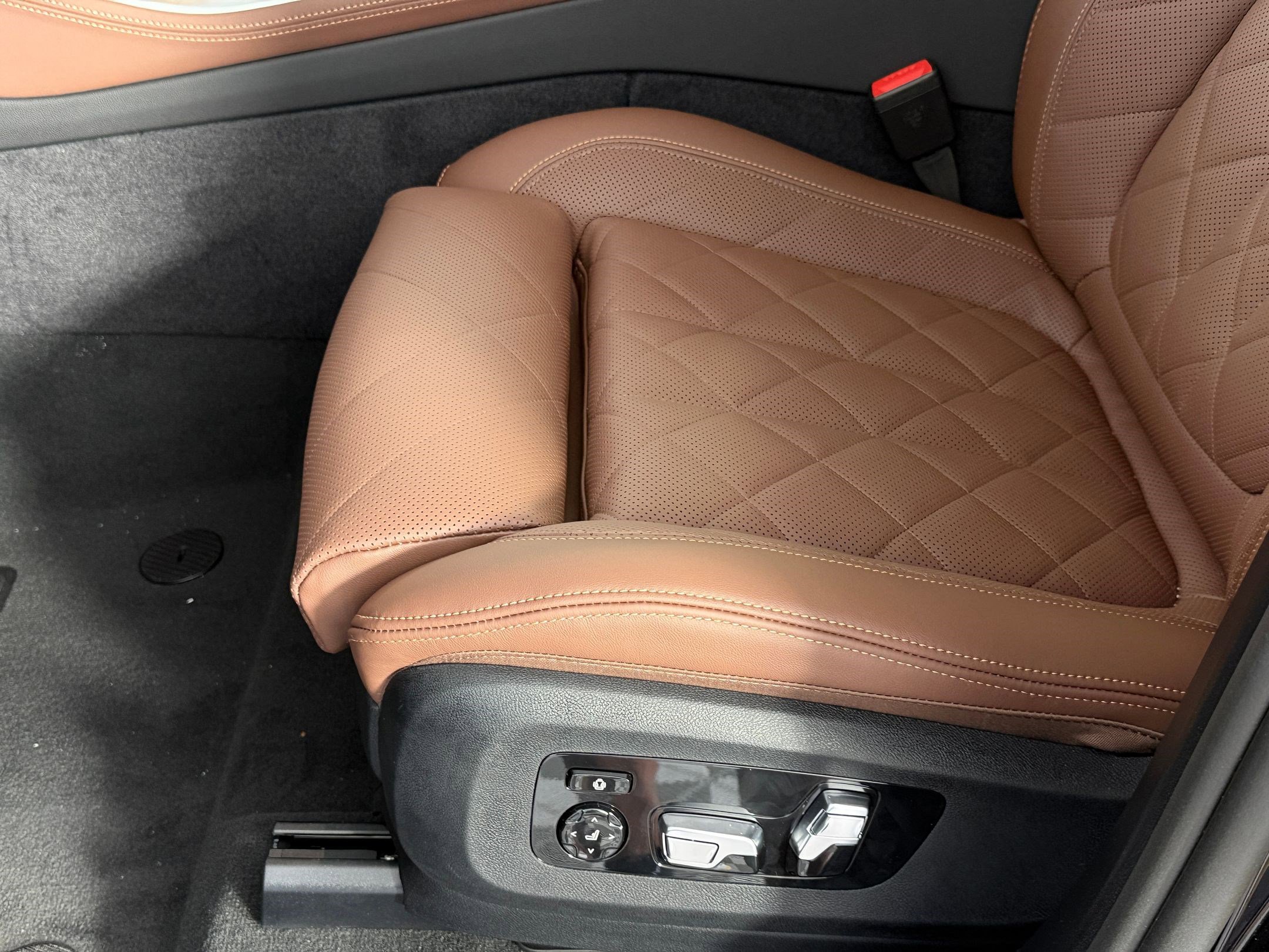 New 2026 BMW X5 xDrive50e w/ Executive Package image 13