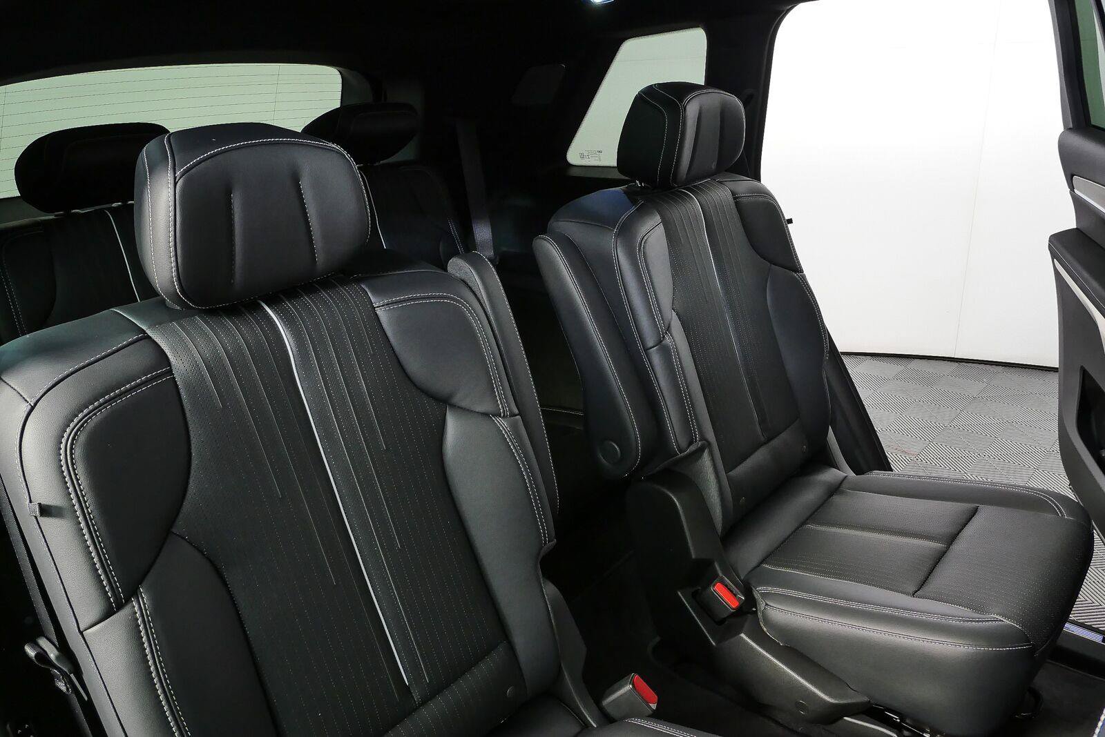 New 2027 Cadillac Vistiq Luxury AWD/4WD image 18