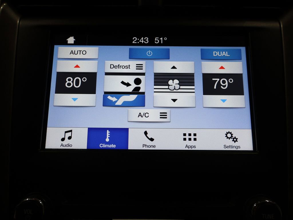 Used 2017 Ford Fusion SE w/ Fusion SE Technology Package image 12