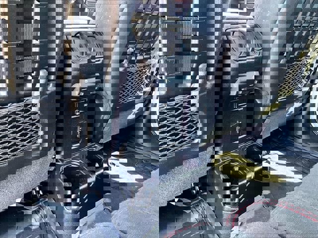 Used 2018 Jeep Wrangler Unlimited Rubicon w/ Dual Top Group AWD/4WD image 28