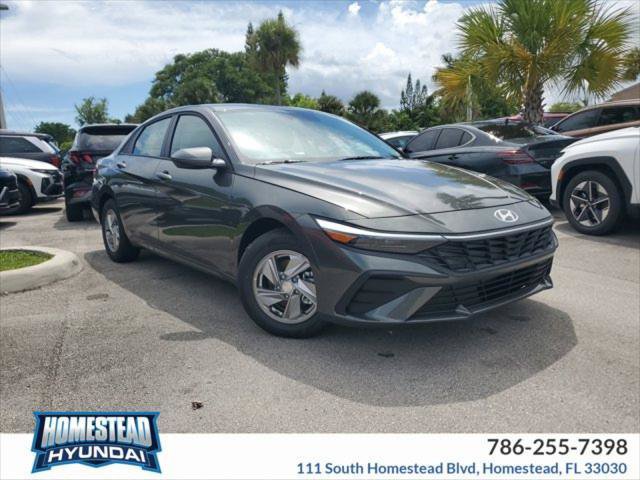 New 2025 Hyundai Elantra SE