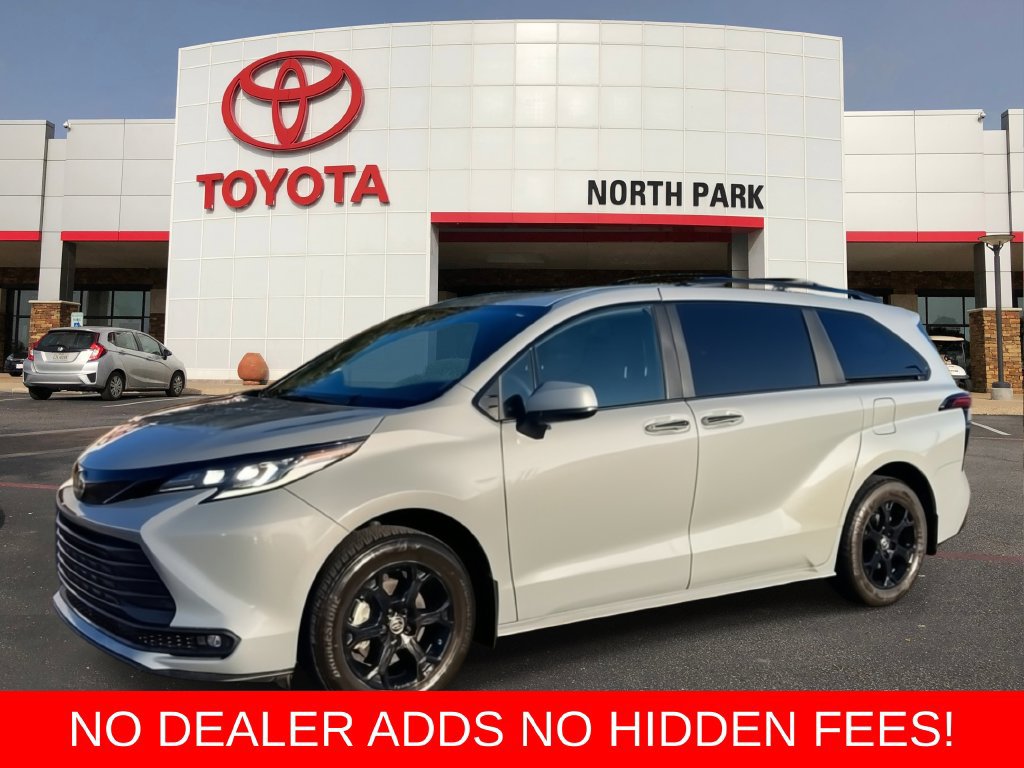 Certified 2025 Toyota Sienna XLE Woodland Edition