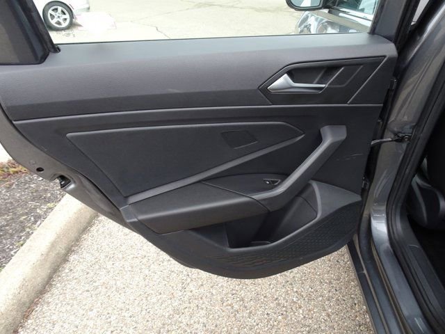 Used 2022 Volkswagen Jetta SE image 18