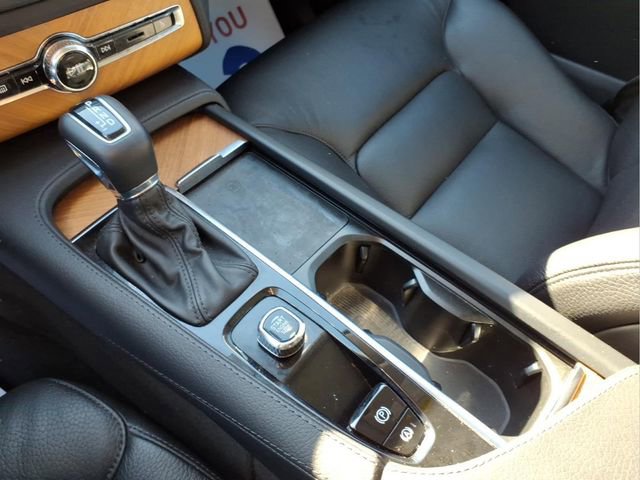 Used 2022 Volvo XC90 T6 Momentum w/ Advanced Package image 18