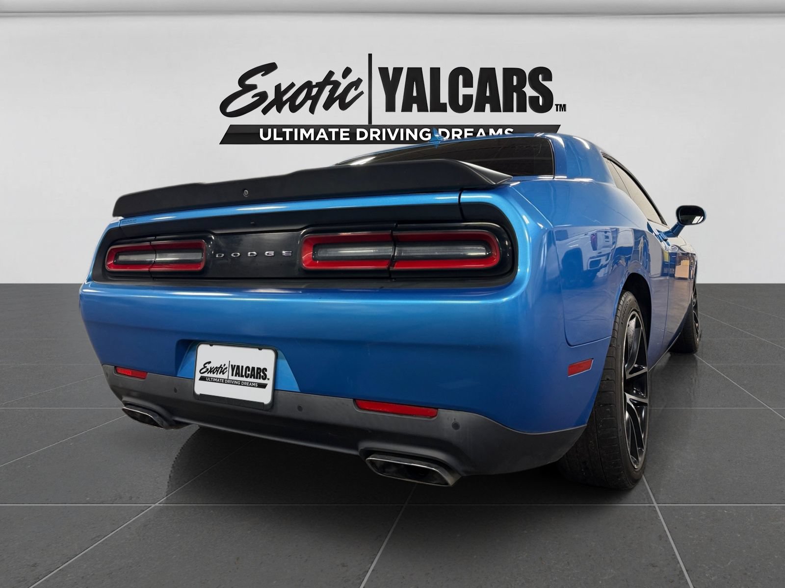 Used 2015 Dodge Challenger R/T Scat Pack w/ Leather Interior Group RWD image 10