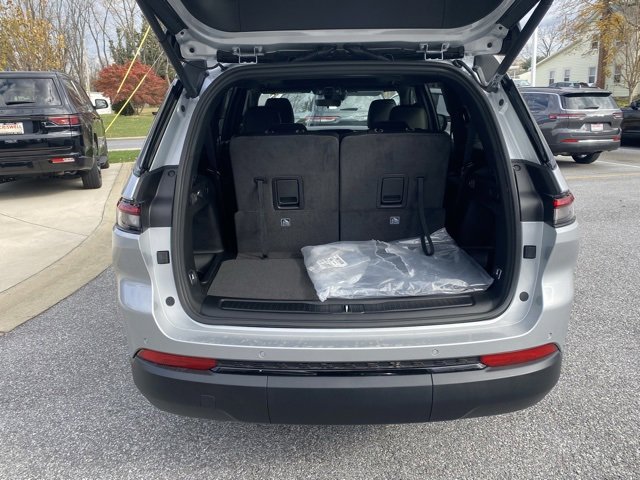 New 2025 Jeep Grand Cherokee L Altitude image 7