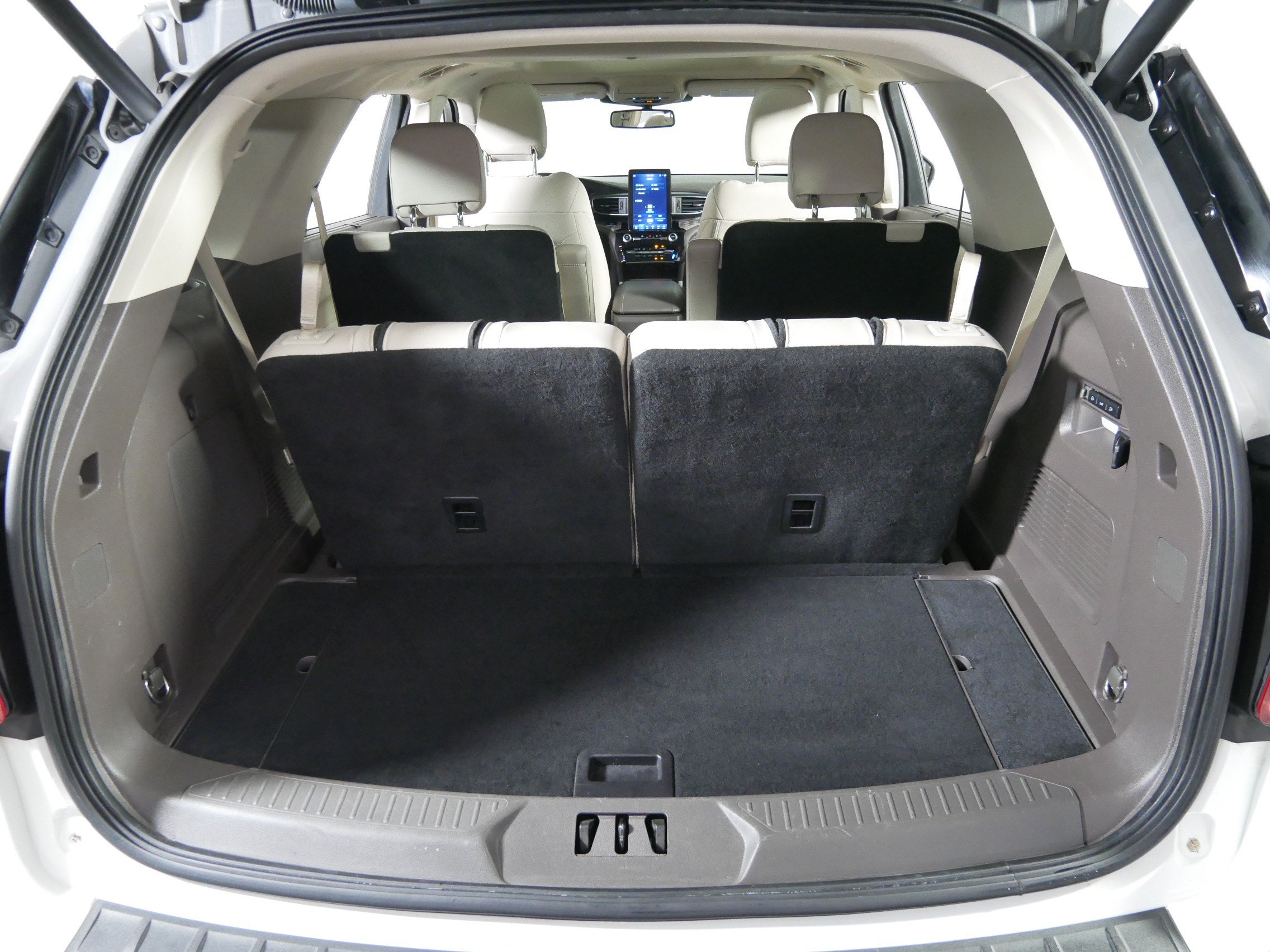 Used 2022 Ford Explorer Platinum w/ Premium Technology Package AWD/4WD image 18
