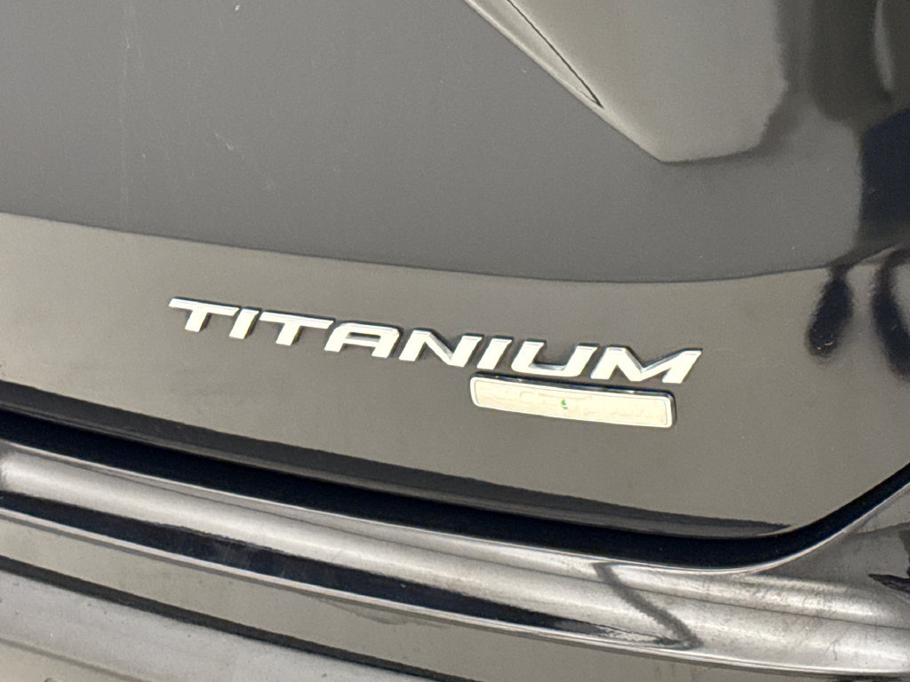 Used 2019 Ford Edge Titanium w/ Equipment Group 301A AWD/4WD image 10