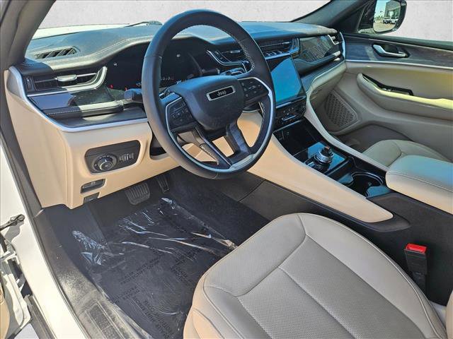 Used 2023 Jeep Grand Cherokee L Limited w/ Luxury Tech Group II AWD/4WD image 10