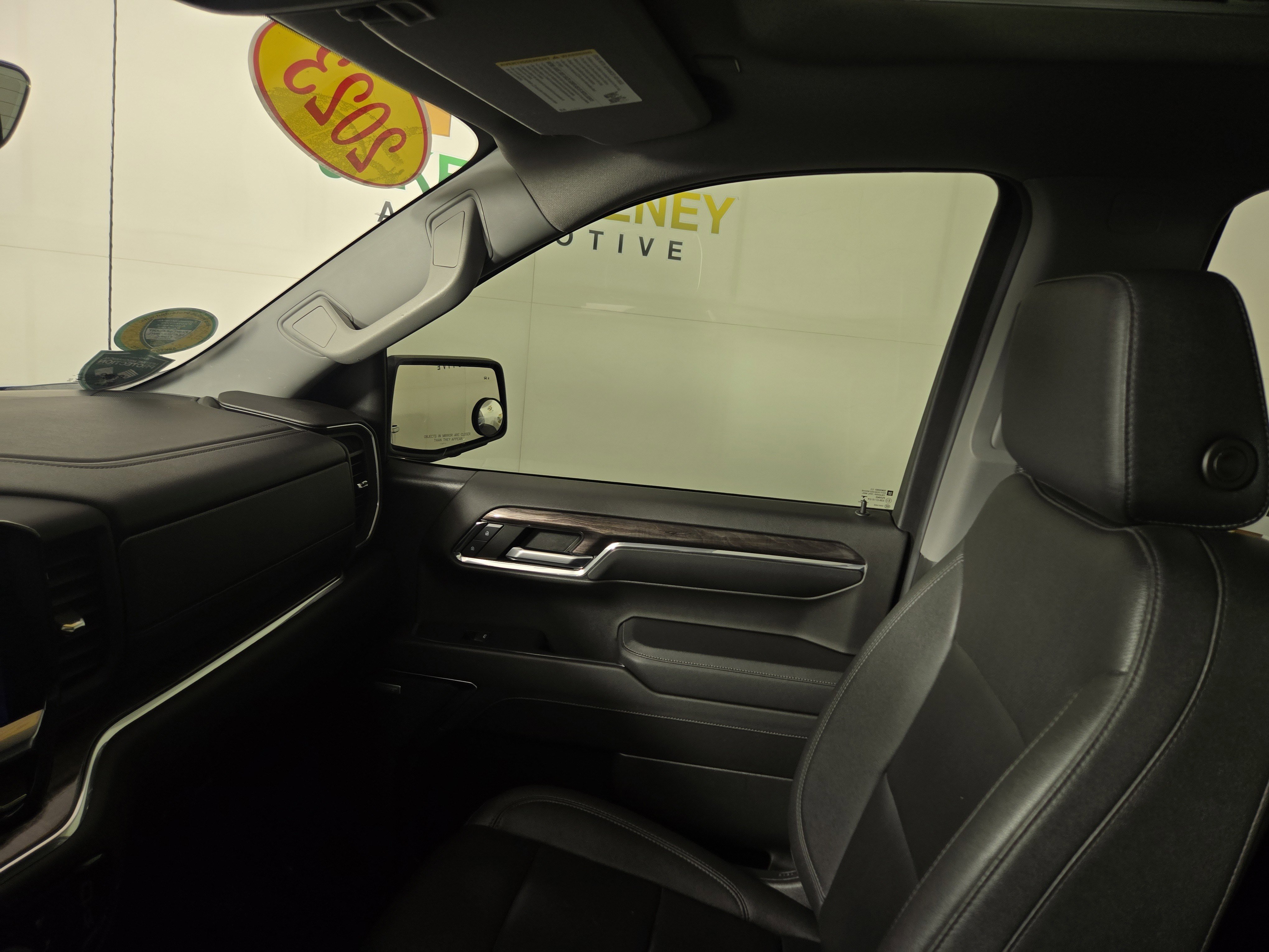 Certified 2023 Chevrolet Silverado 1500 LTZ w/ Technology Package image 24