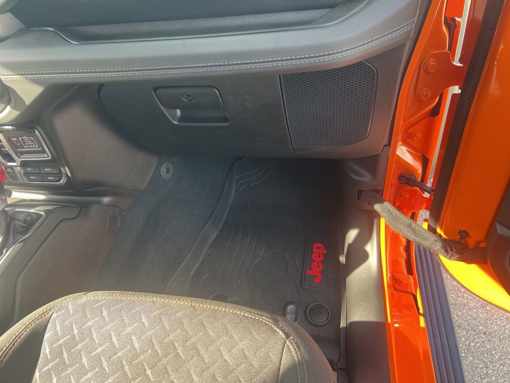 Certified 2025 Jeep Gladiator Mojave w/ Safety Group image 48