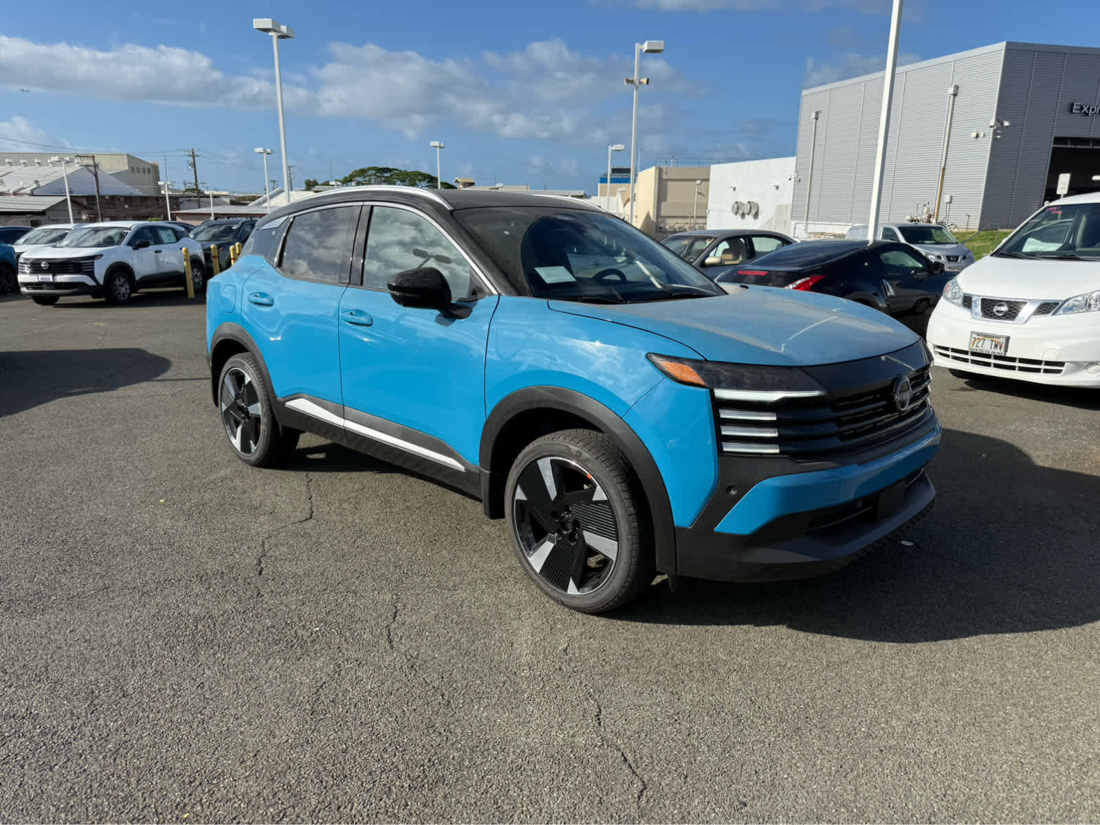 New 2026 Nissan Kicks SR FWD image 2