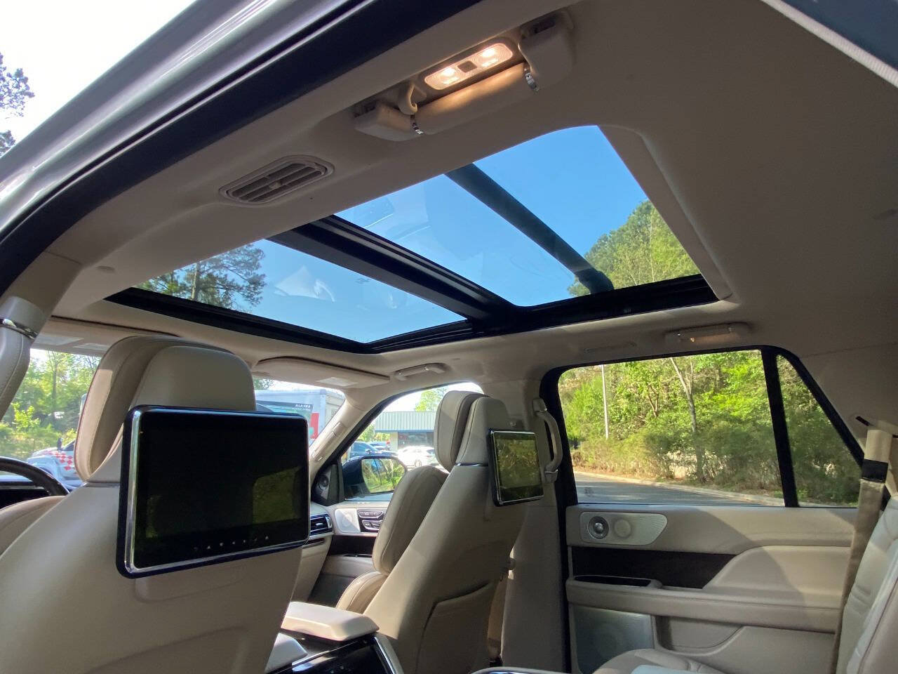 Used 2019 Lincoln Navigator Reserve AWD/4WD image 49