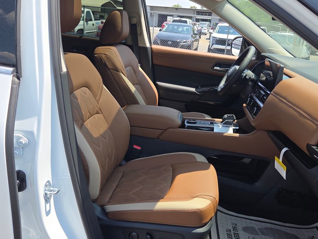 New 2026 Nissan Pathfinder Platinum AWD/4WD image 13