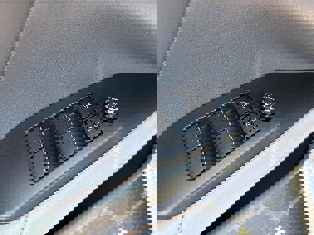 Used 2021 Toyota Camry XLE FWD image 22