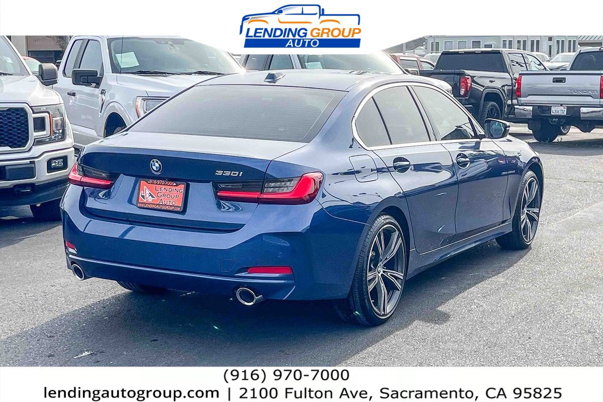 Used 2024 BMW 330i Sedan w/ Premium Package image 4