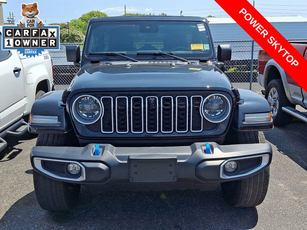 Used 2024 Jeep Wrangler Unlimited Sahara w/ Technology Group AWD/4WD image 2