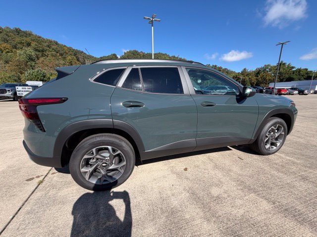 New 2026 Chevrolet Trax LT w/ LT Convenience Package FWD image 8