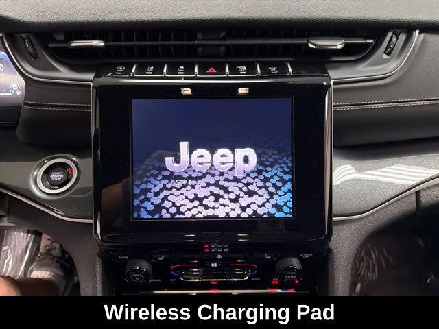 Used 2023 Jeep Grand Cherokee Altitude AWD/4WD image 19