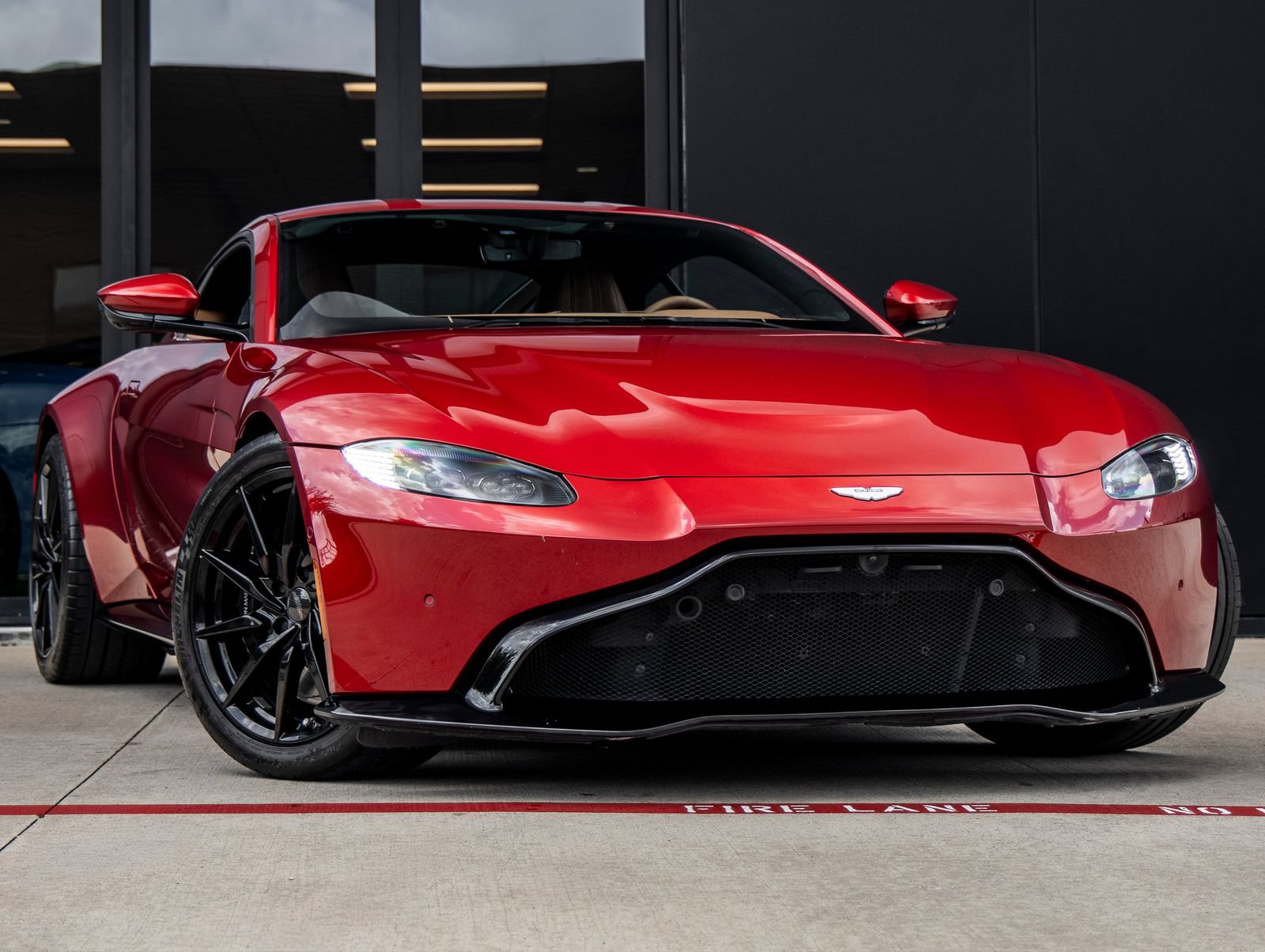 Used 2020 Aston Martin V8 Vantage Coupe RWD image 2