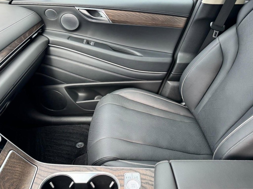 Certified 2025 Genesis GV80 2.5T Prestige image 15